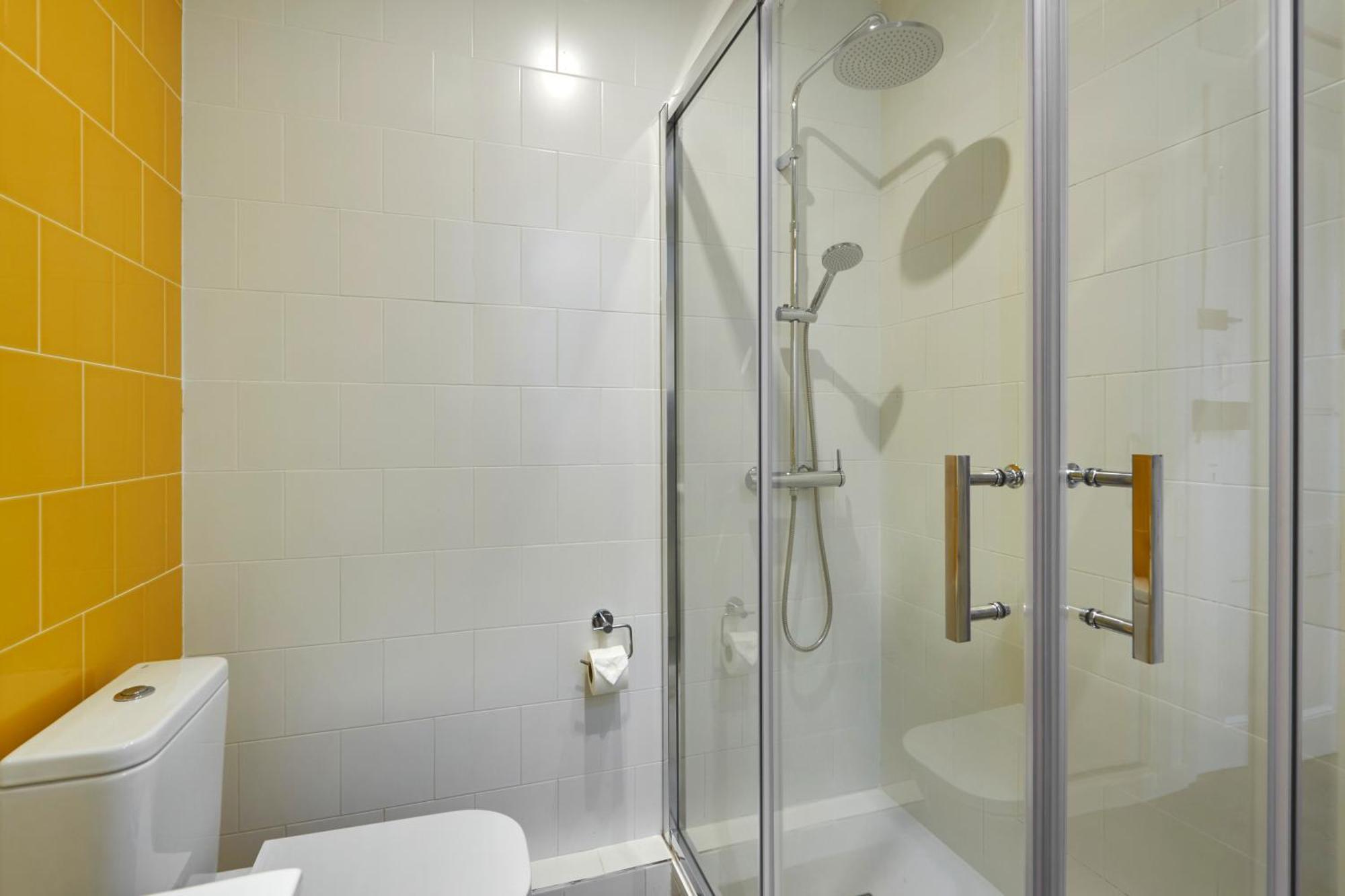 64 Apartment In A Typical Barcelona'S Old Building エクステリア 写真