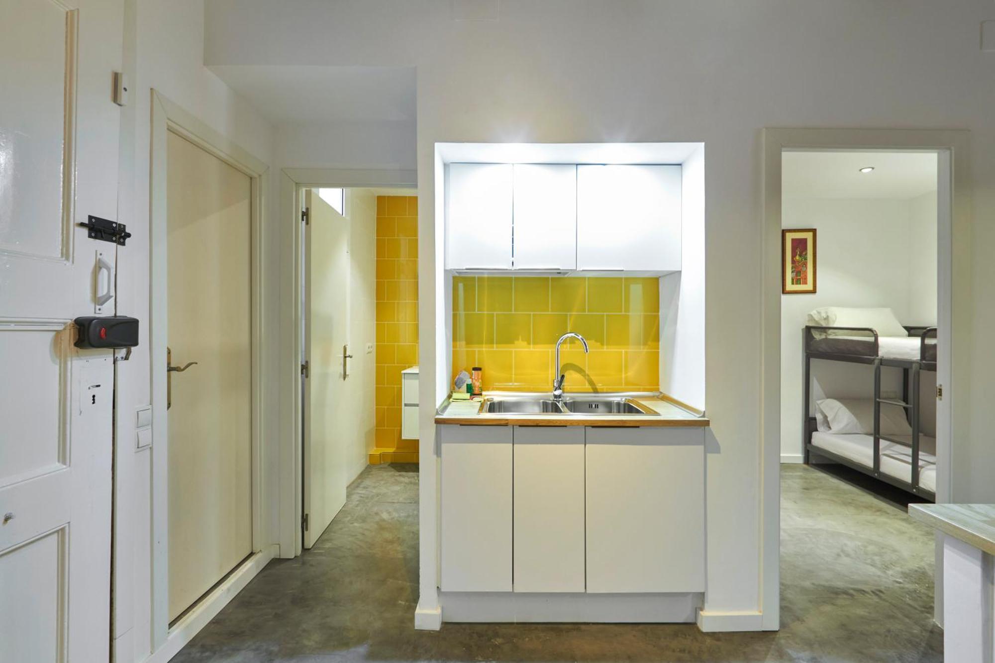 64 Apartment In A Typical Barcelona'S Old Building エクステリア 写真