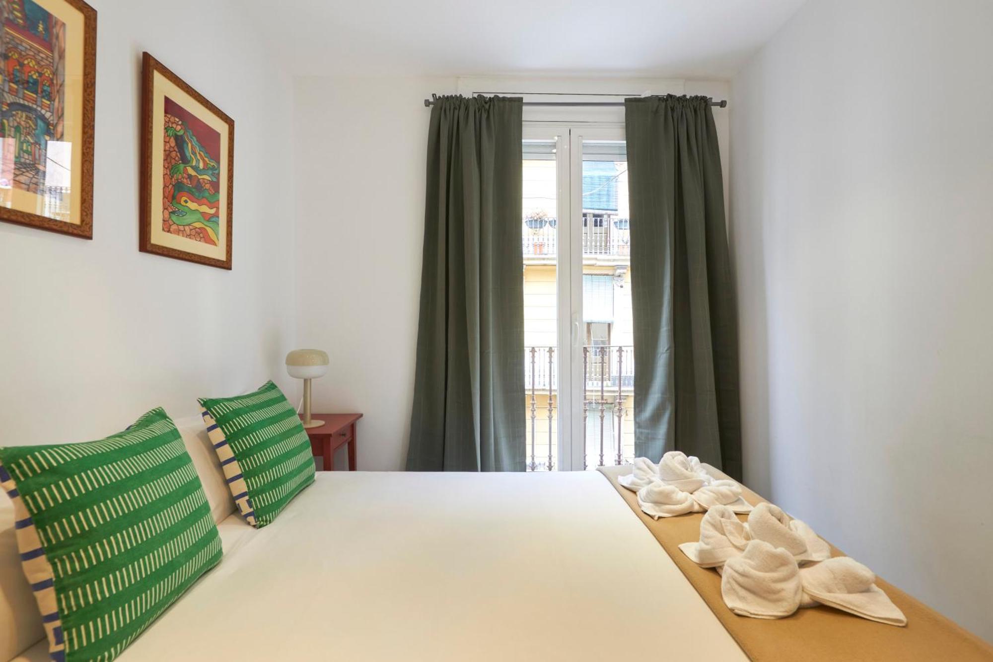 64 Apartment In A Typical Barcelona'S Old Building エクステリア 写真