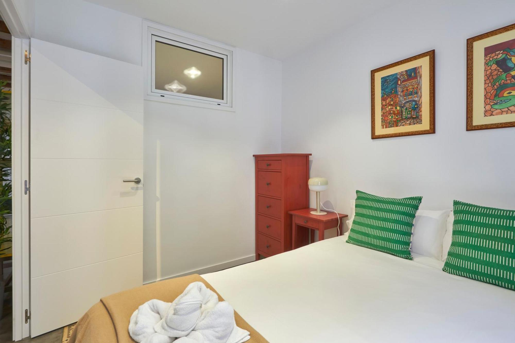 64 Apartment In A Typical Barcelona'S Old Building エクステリア 写真